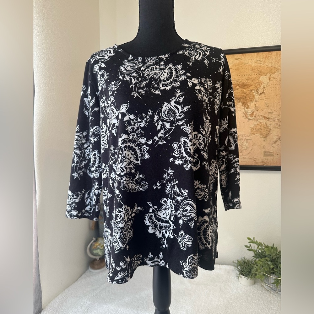 Croft & Barrow black white floral top